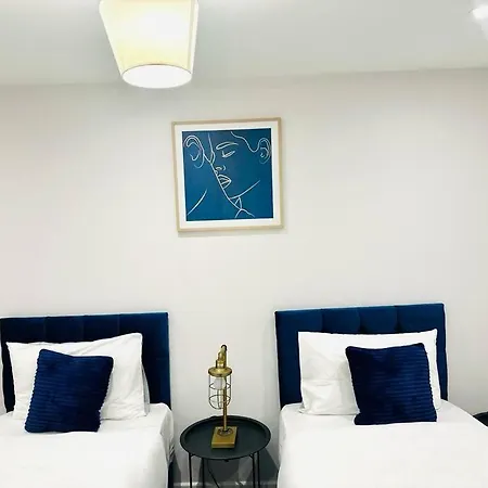 Town Center Luxury Apartment Next To The Beach Margate Exterior photo