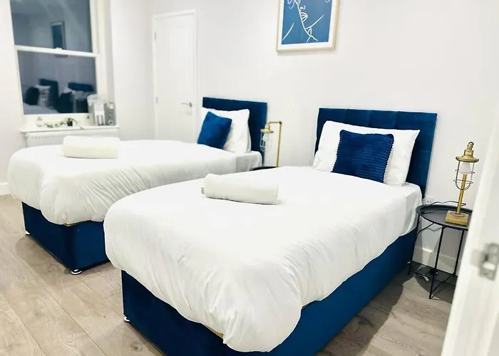 Town Center Luxury Apartment Next To The Beach